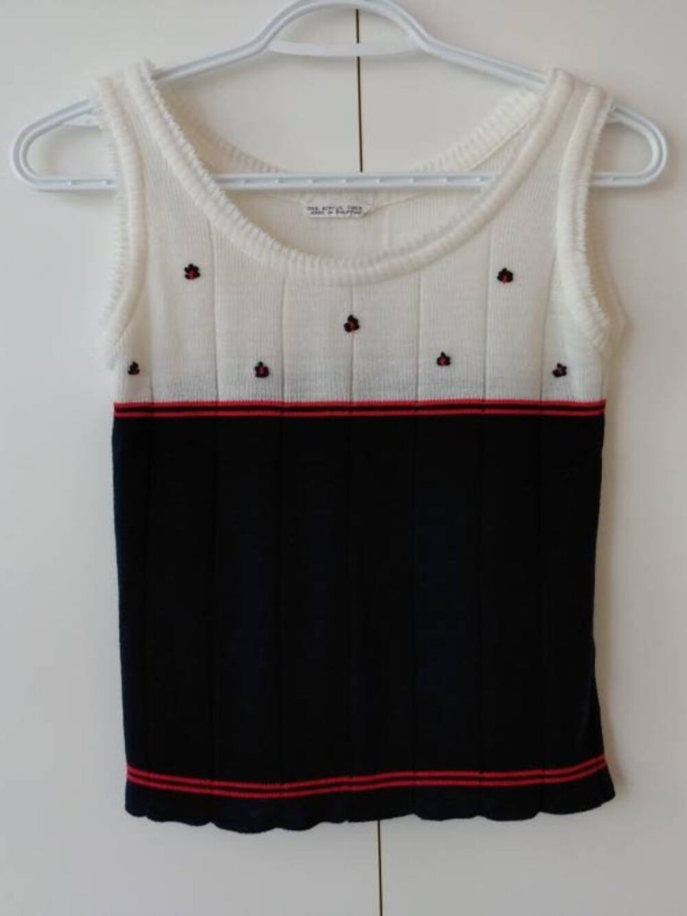 Vintage Sleeveless Vest Top Acrylic Machine Knitted Womens Size Small - Picture 6 of 8